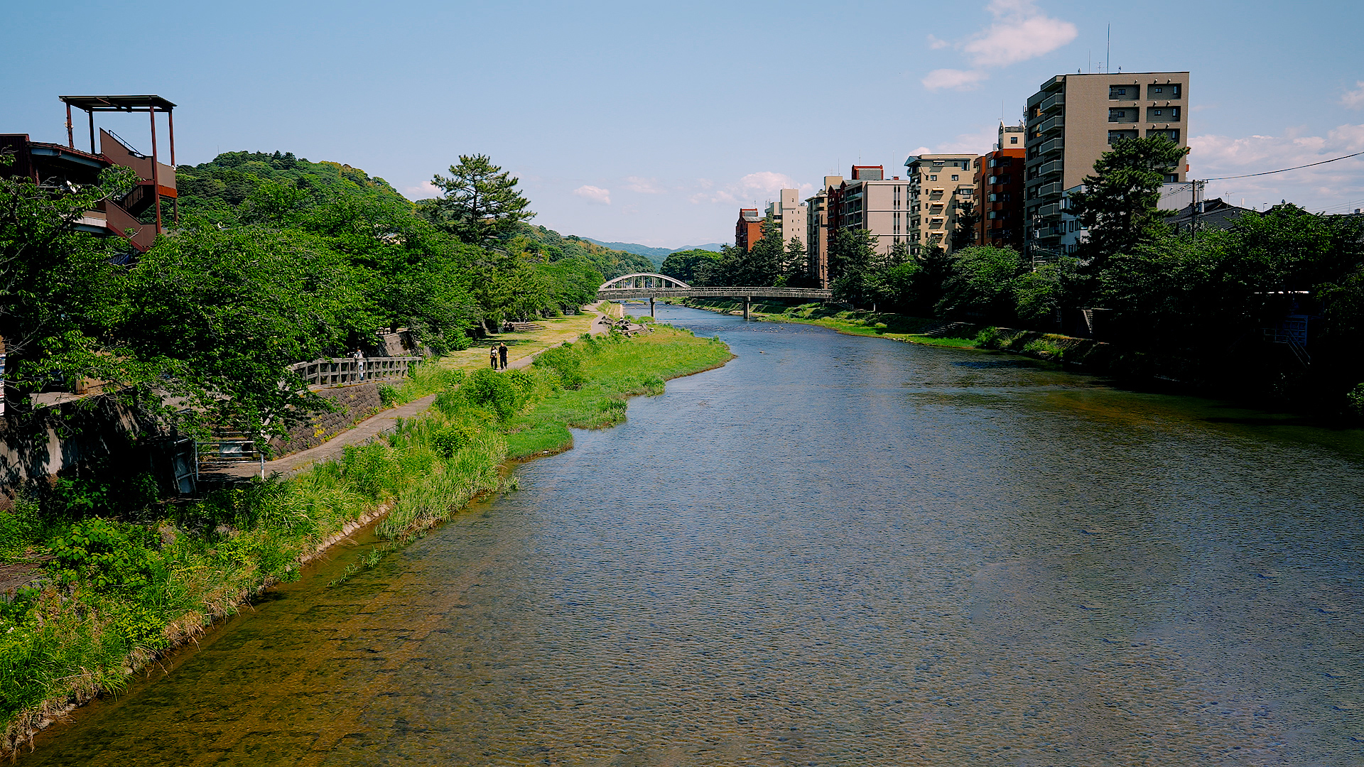 金沢の水辺を流れる川